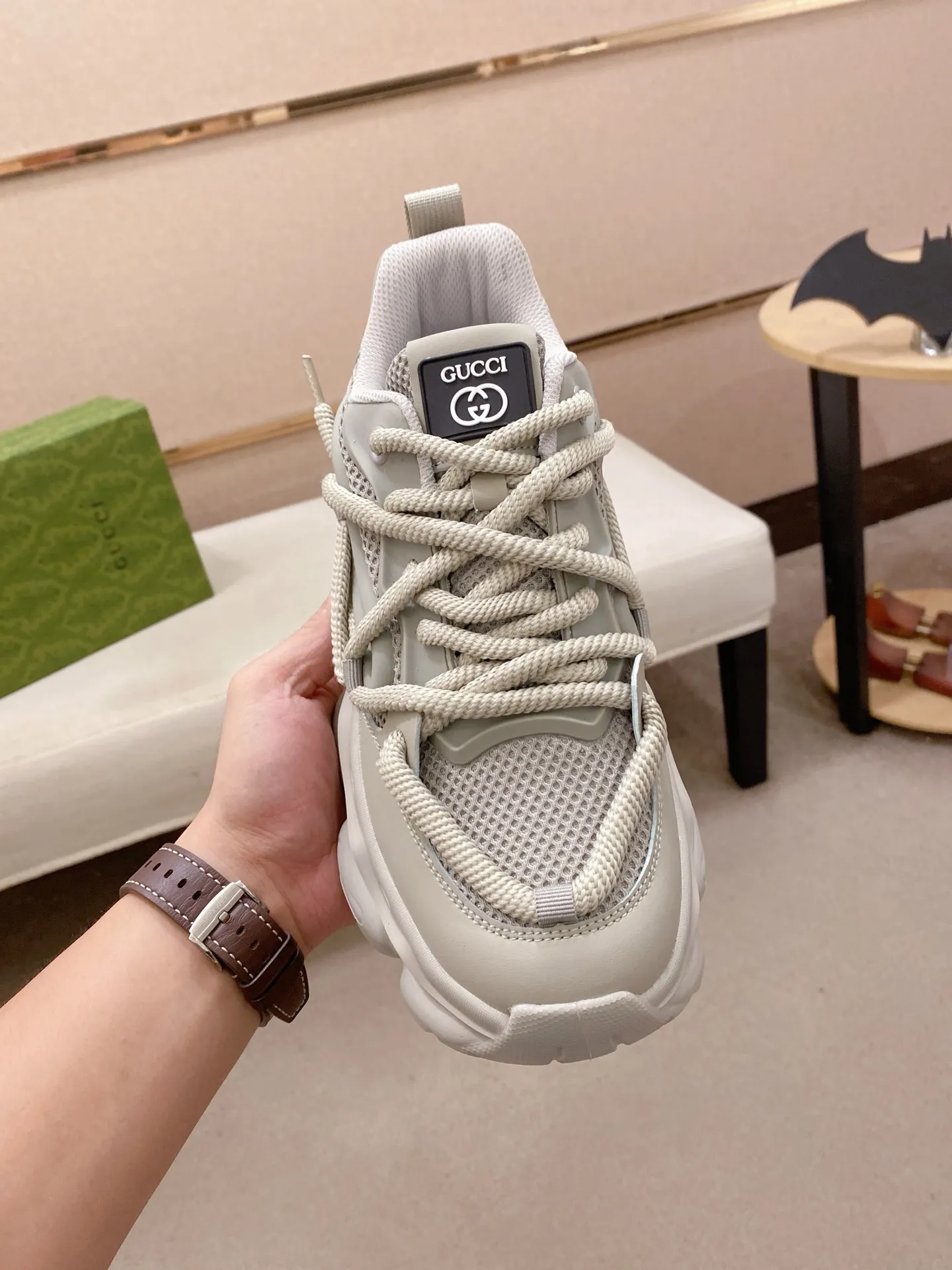 Men's shoes 💰 480💰🇮🇹🇮🇹GUCCI (Gucci) top 🔍🔍 new models are on sale at the same time at the counter. The upper 🇮🇹 is made of top-grain cowhide imported from Italy. Fully imported genuine leather lining 💪💪, completely 1⃣️ to 1⃣️ replica 🇮🇹💪💪, ⚠ sole: original sole provided by the original factory, exclusive movable molded sole super comfortable, ⚠ original factory follow-up, 🔍🔍 high quality, you can go in and out of the counter at will, welcome to compare⚠. Code number:38-44